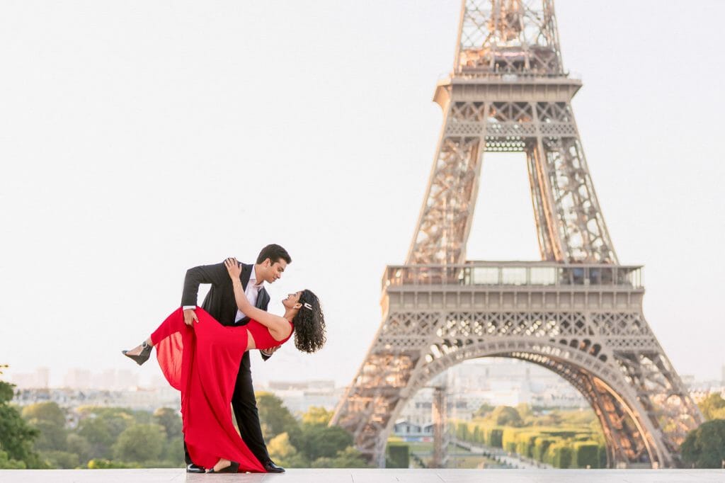 Dreamy Eiffel Tower couple photos at sunrise