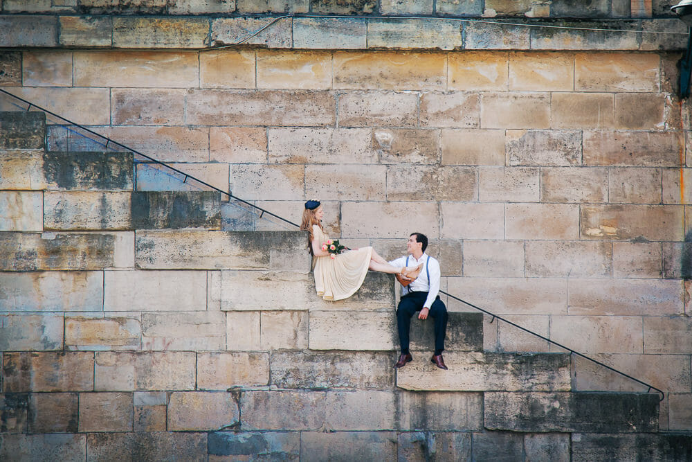 How to dress for a couple photoshoot in Paris