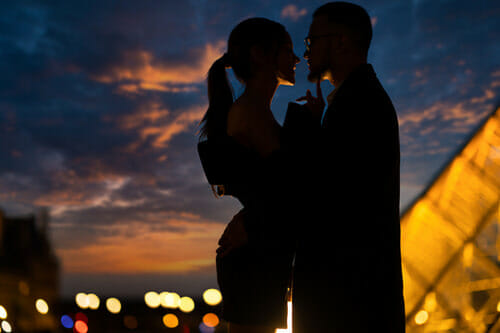 Paris couple photography by night is more romantic